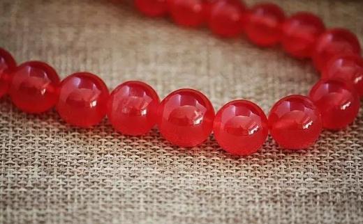 红纹石的作用-佩戴红纹石有什么好处?